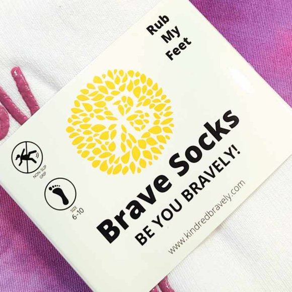 NWT Kindred Bravely Rub My Feet Grippy Socks: Size 6-10 - Picture 3 of 4